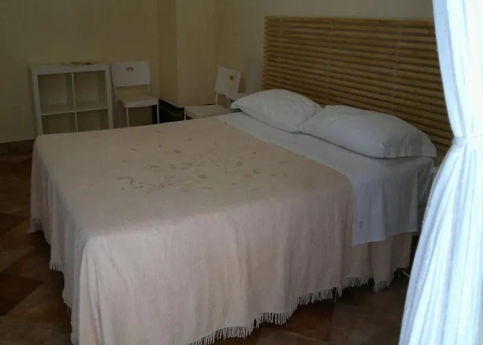 לינה וארוחת בוקר Iblea Paradise 4*