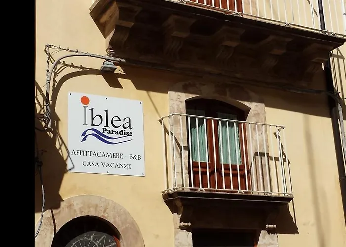 Iblea Paradise לינה וארוחת בוקר 4*